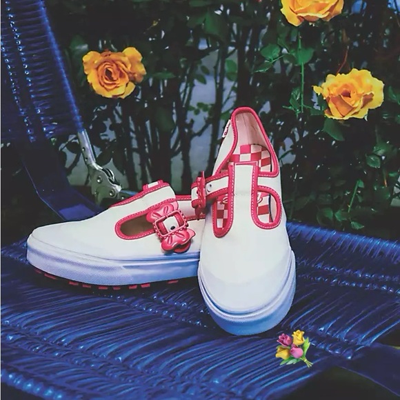 Vans X Barbie Style 93 DX Shoe - Picture 10 of 11